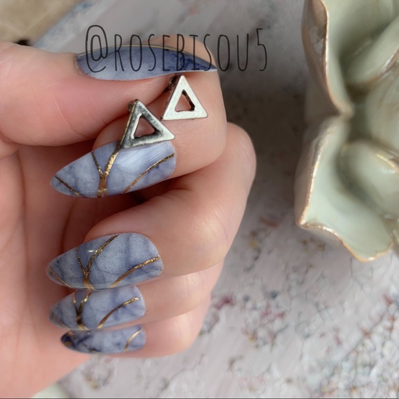 💋🆕Open Triangle Silver Stud Earrings - Picture 4 of 7